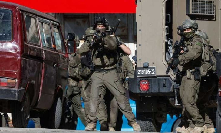 نابلس.. جيش الاحتلال يصيب 20 فلسطينيا ويعتقل اثنين ويحاصر مسجدا (صور )