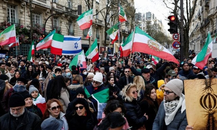 إسرائيل تغيّر تقديراتها حول مصير “الثورة في إيران” ونتنياهو يحظر على وزرائه الحديث عنها