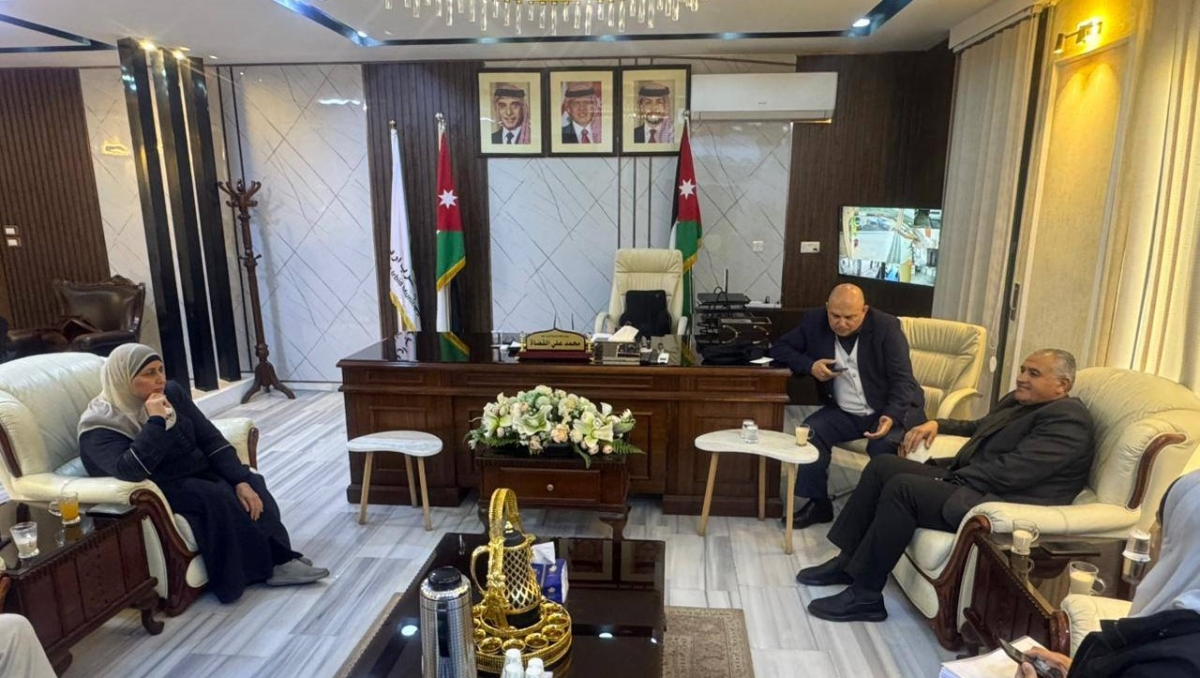 أمين عام الإدارة المحلية يتفقد بلدية غرب إربد