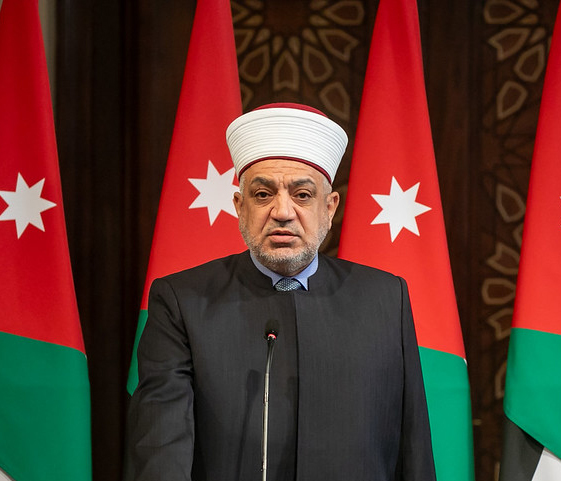 وزير الأوقاف يوجه بفتح المساجد للإيواء خلال المنخفض الجوي