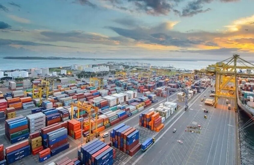 السفينة الأولى قادمة من ميناء عربي.. مصر تُطلق محطة حاويات آلية بدعم شراكات عالمية