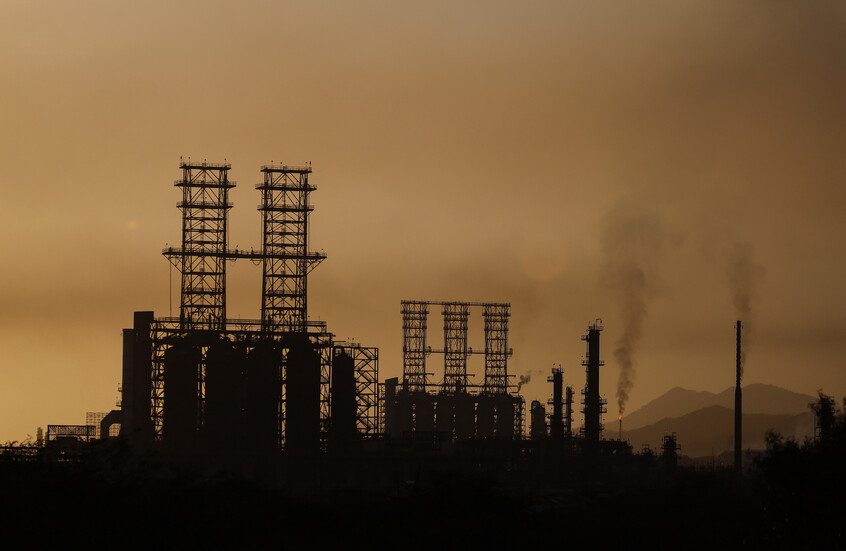 فنزويلا تملك الاحتياطيات.. لكن نفطها ثقيل ومرير على جيب ترامب والشركات الأمريكية