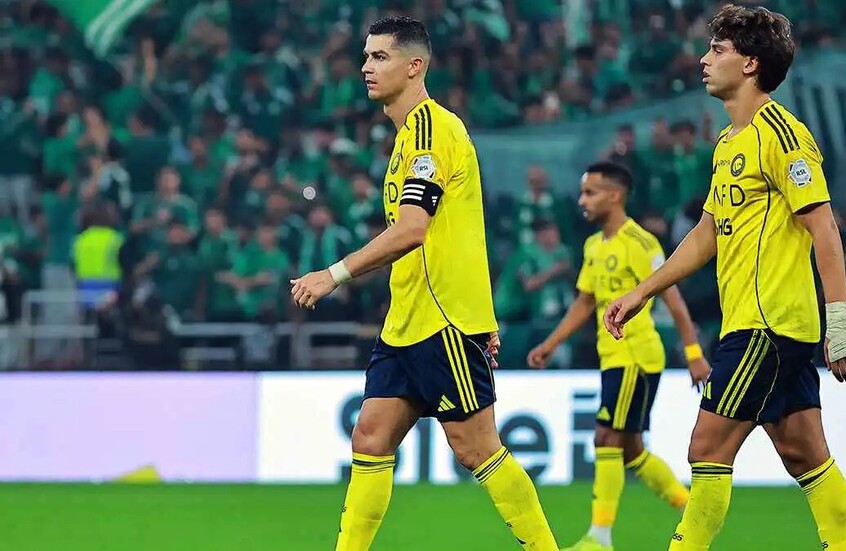 يشعر بالذنب.. إعلامي سعودي يفجر مفاجأة حول سبب رغبة رونالدو في الابتعاد عن النصر السعودي