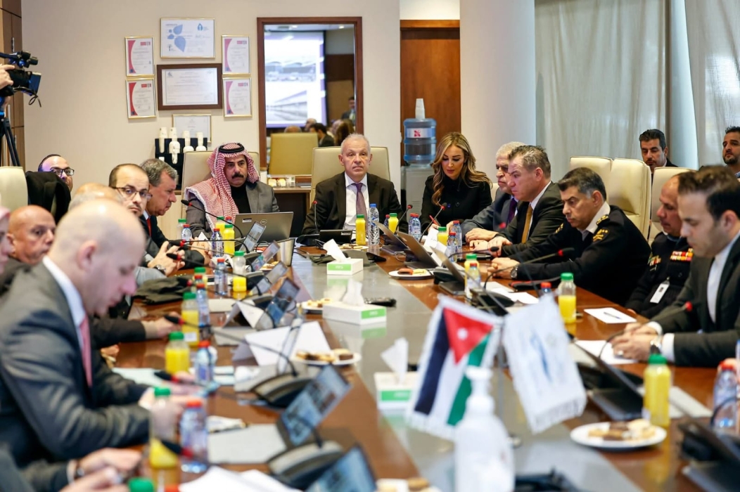 النقل النيابية تزور مطار الملكة علياء الدولي