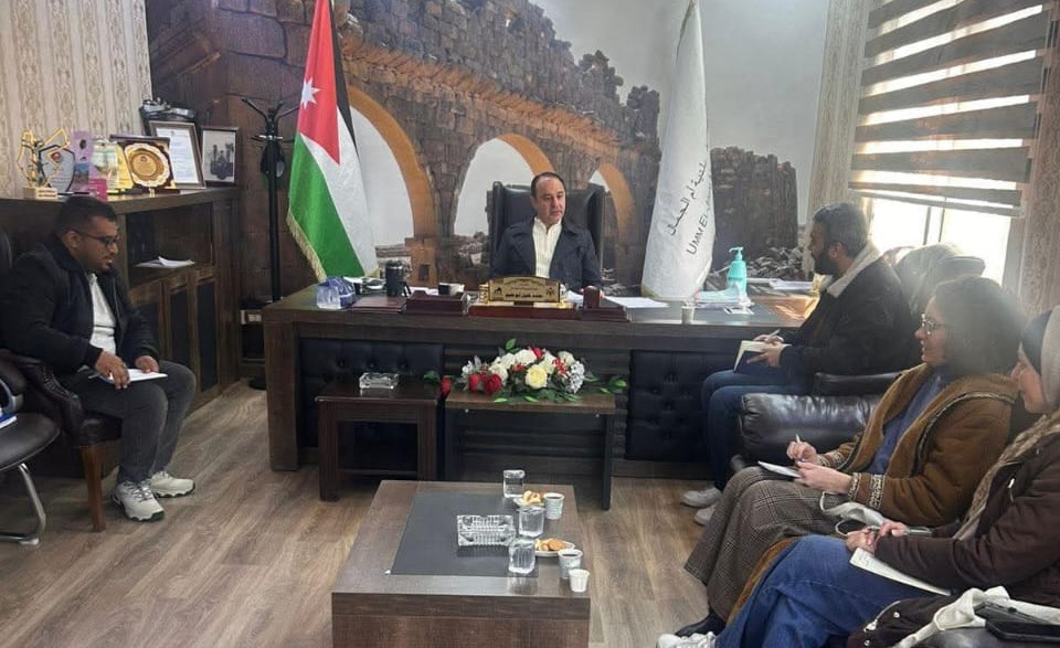 بلدية ام الجمال ومنظمة جيوفاني باولو تناقشان مشروع تعلم العمل