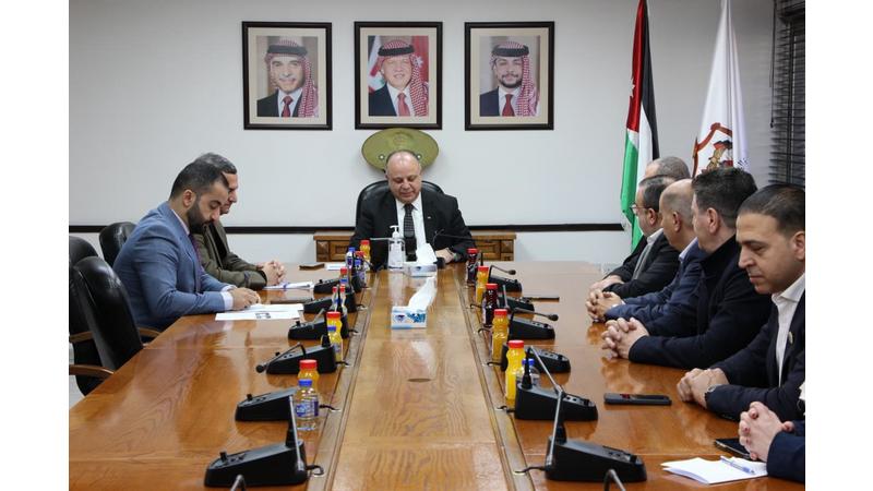 وفد اقتصادي فلسطيني يزور  الصناعة والتجارة 