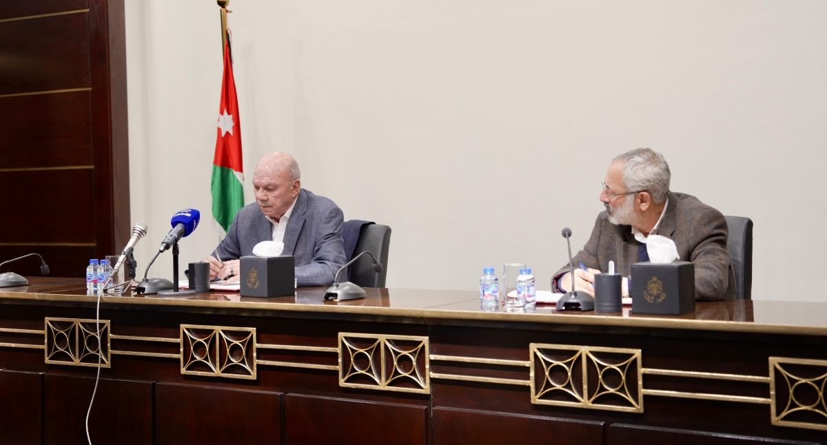 الفايز يدعو الشباب للتصدي إلى حملات خارجية تستهدف الأردن