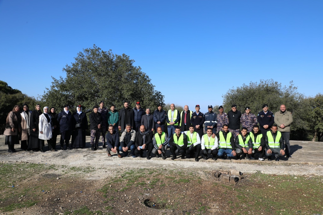 مرتبات مديرية الأمن العام تشلرك في الحملة البيئية التي نفذتها وزارة البيئة،