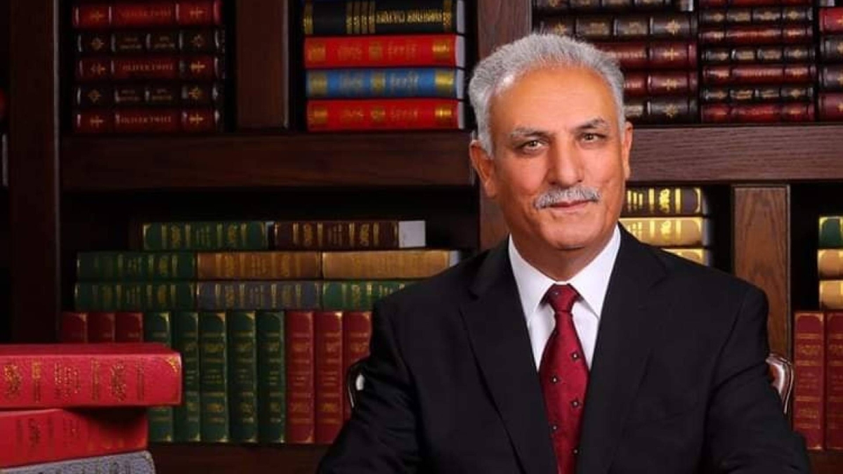 النائب بريزات ينتقد تدخين النواب للسجائر الإلكترونية داخل القبة ويدعو لتطبيق الغرامات