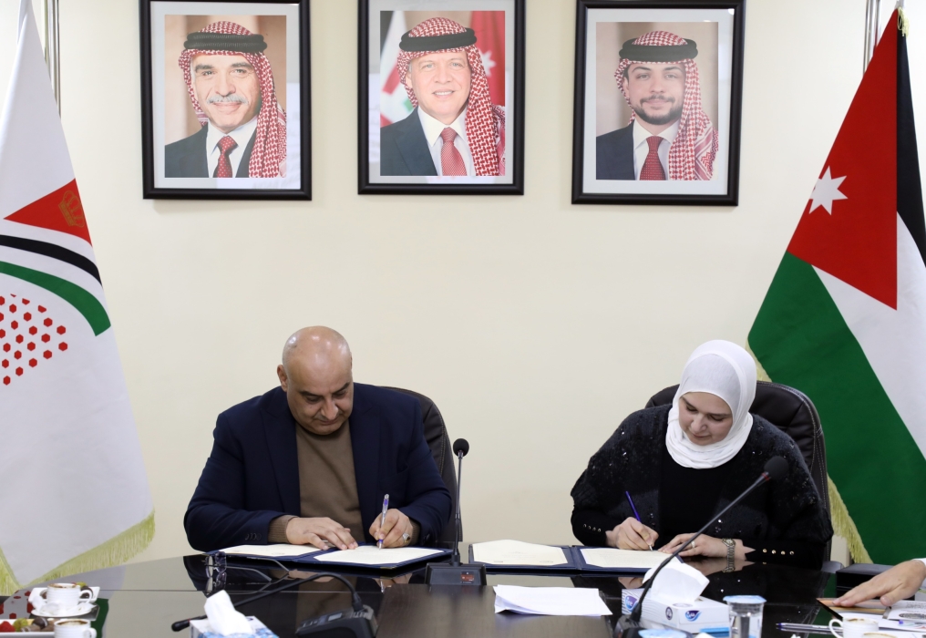 الصندوق الهاشمي ونادي خريجي العلمية الإسلامية يوقعان مذكرة تفاهم