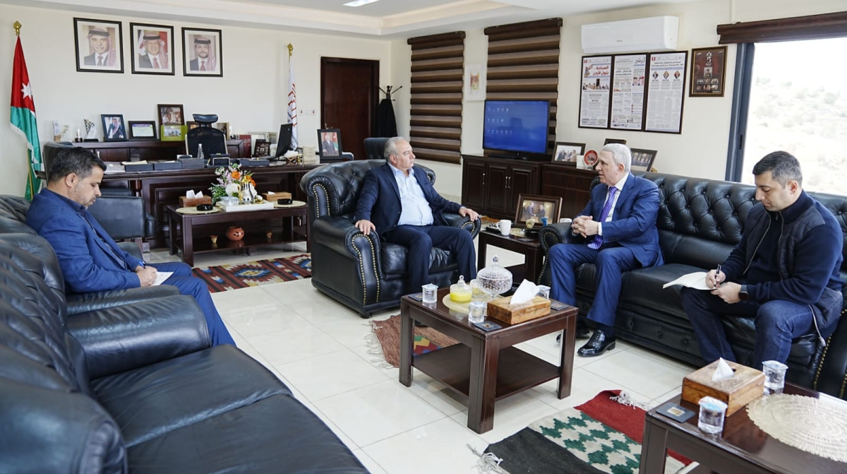 رئيس إقليم البترا يبحث وسفير أذربيجان التعاون السياحي والثقافي