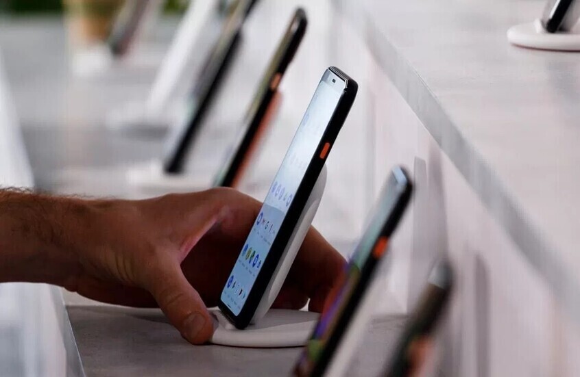 قرار الهاتف المحمول يغضب المصريين.. والبرلمان يتدخل