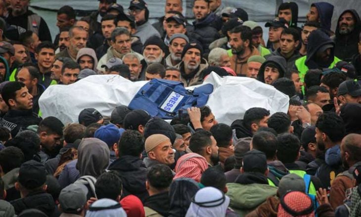 تشييع جثامين الشهداء الصحافيين الثلاثة في غزة.. والنقابة: الاستهداف متعمد لمنع تغطية الجرائم