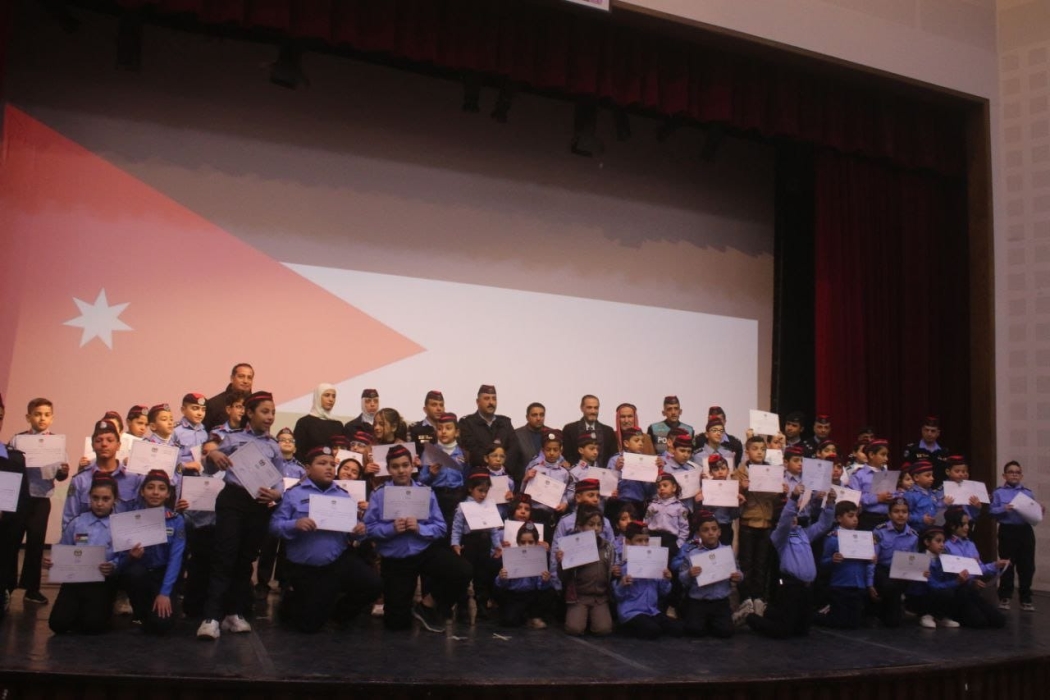 تخريج دورة الشرطي الصغير في الزرقاء