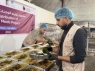 الهيئة الخيرية الهاشمية والهلال الأحمر القطري يوزعان وجبات على الأسر في غزة