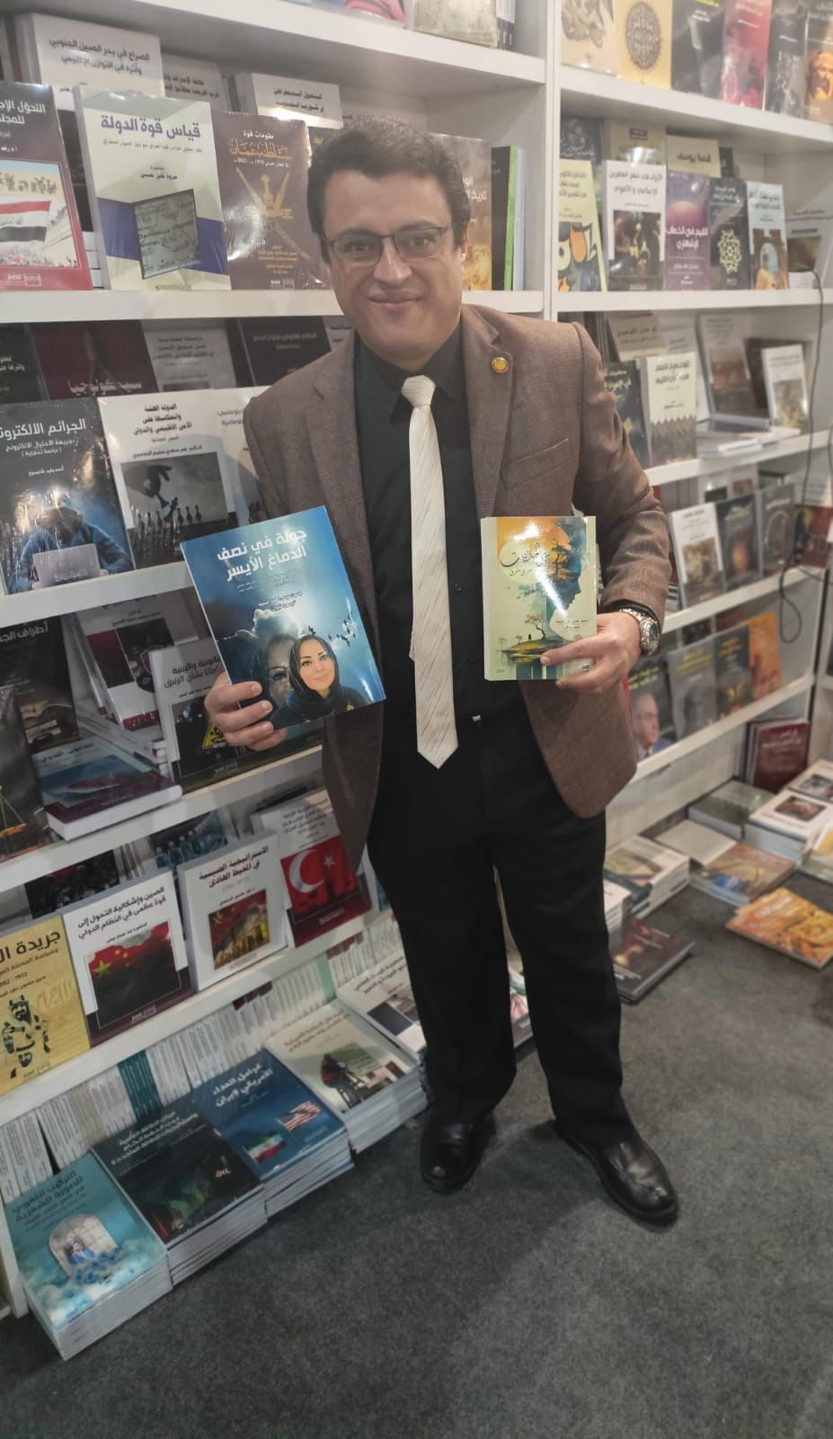 الدكتورة ميسون تليلان تشكر د. محمد الشريف في معرض القاهرة الدولي للكتاب