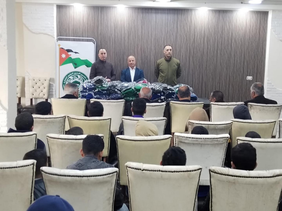 *لجنة الشمال لـ رابطة اللاعبين الأردنيين الدوليين تنفذ مبادرة تطوعية لتوزيع كسوة الشتاء على (61 ) يتيما