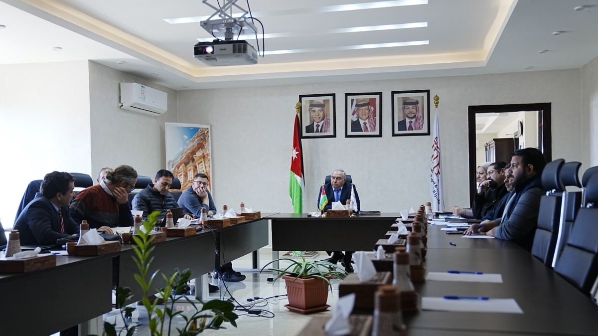 البريزات يبحث وشركة السمنة الحقلية دراسة مسوحات التنوع الحيوي في البترا