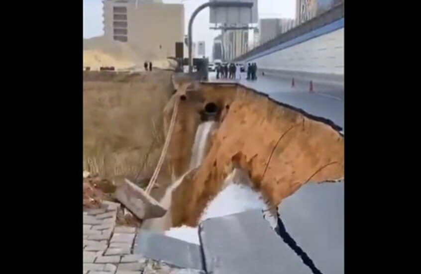 السعودية.. انهيار طريق في الرياض