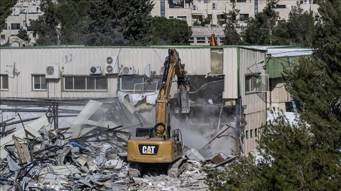 إضرام النار في مقر الأونروا في القدس الشرقية بعد تعرضه للهدم