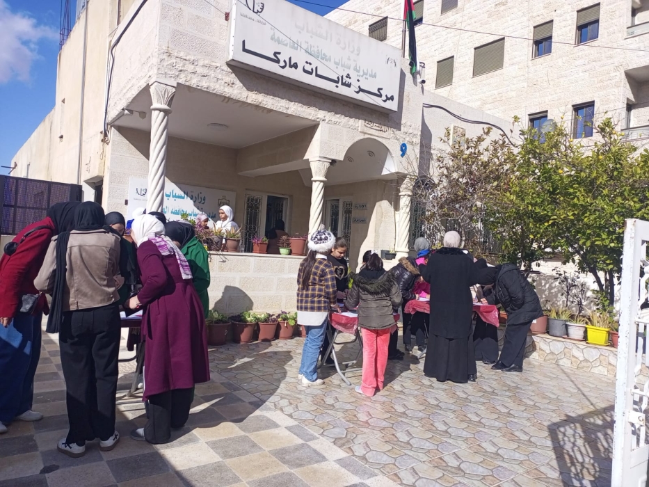 ورشة تدريبية في فن الزخرفة في مركز شابات ماركا