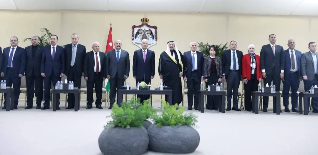 خلالة زيارته للديوان الملكي الهاشمي .. النائب سالم العمري يسلم رئيس الديوان مطالب مدينة إربد.