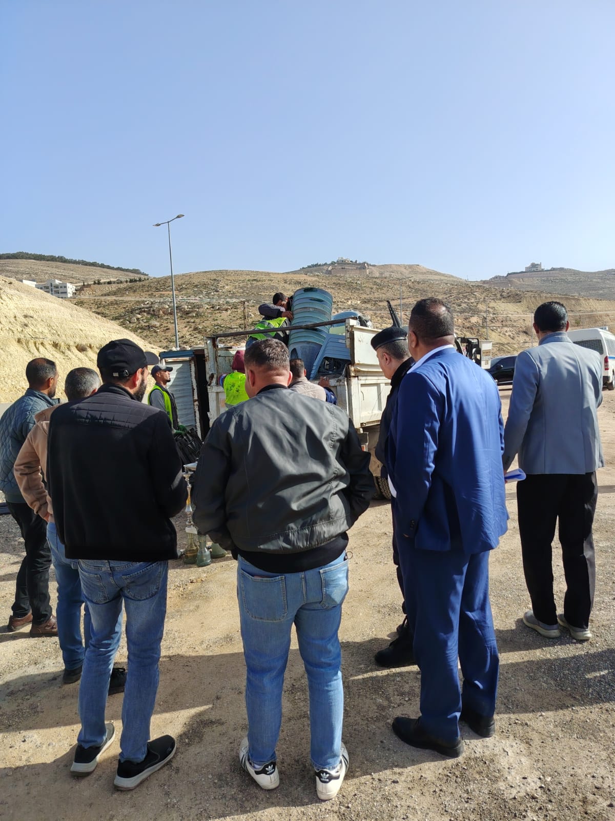 حمله امنيه لإزالة الاعتداءات على شارع الأردن