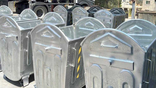 البيئة: توزيع 400 حاوية على عدد من المحافظات