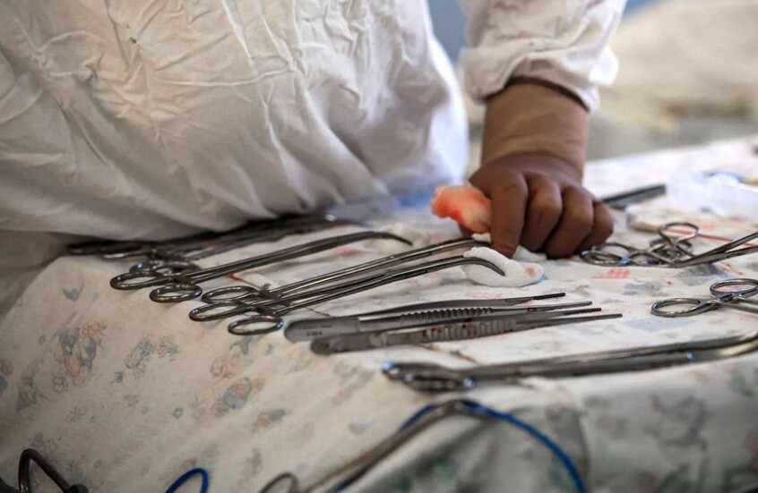 محتال أجرى 16 عملية جراحية ناجحة!