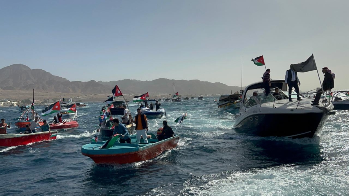 مسيرة للقوارب في العقبة احتفالاً بعيد ميلاد الملك الـ64