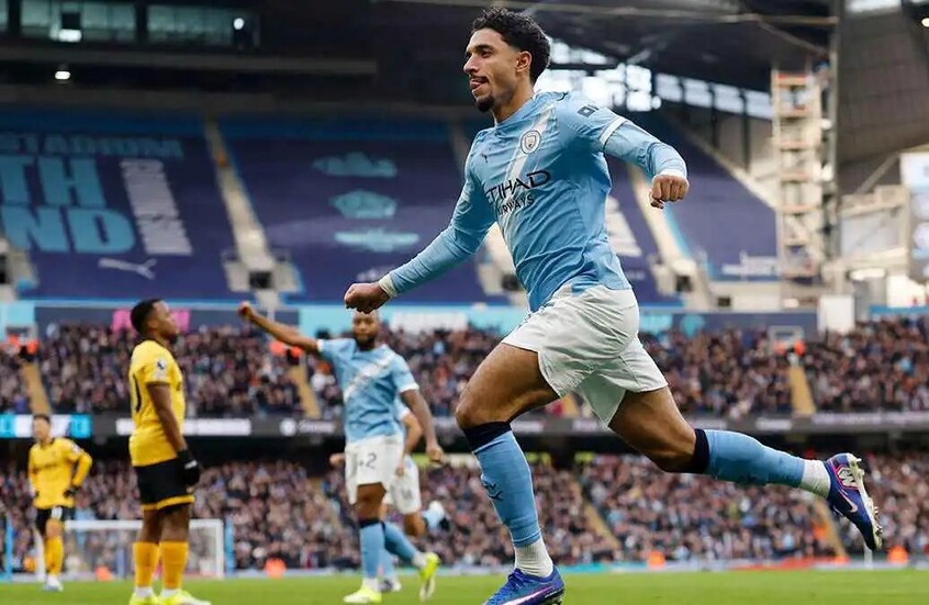 عملاق من الدوري الإسباني يستهدف ضم عمر مرموش من مانشستر سيتي