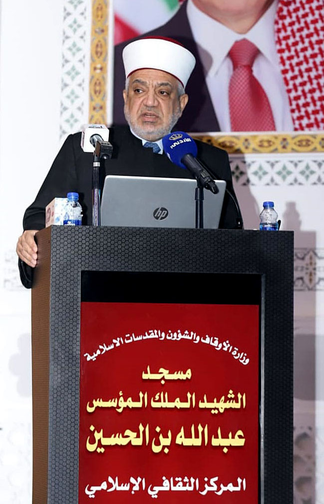 وزير الأوقاف يدعو لترجمة قيم العمل والإتقان إلى برامج تنفيذية