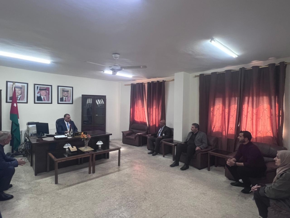 وزير الداخلية يتفقد مديرية أحوال وجوازات إربد