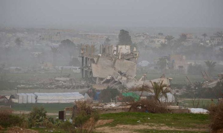 غزة.. شهيدان فلسطينيان بقصف إسرائيلي لخيام ومدرسة تؤوي نازحين