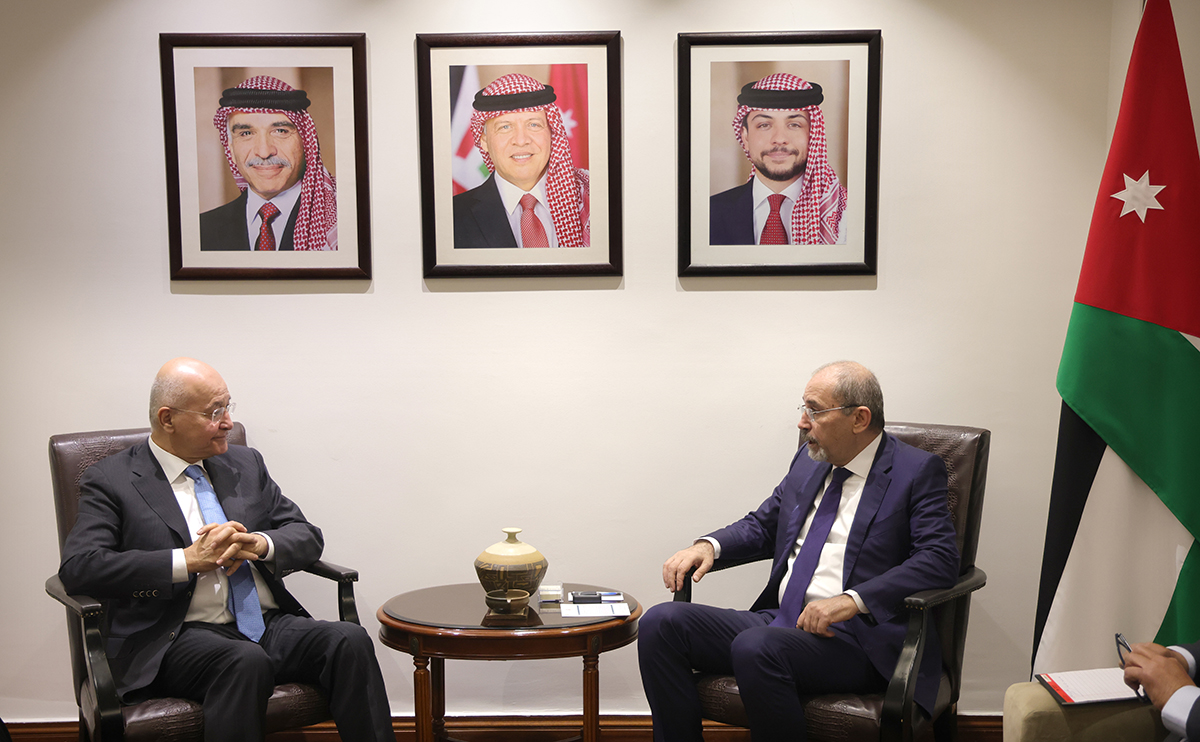 وزير الخارجية يلتقي المفوض الأممي لشؤون اللاجئين