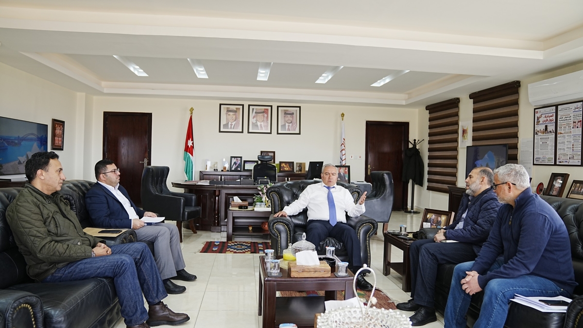 بحث سبل تحسين موثوقية التزويد بالتيار الكهربائي في البترا