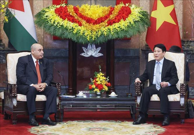 رئيس النواب يلتقي كبار المسؤولين في فيتنام