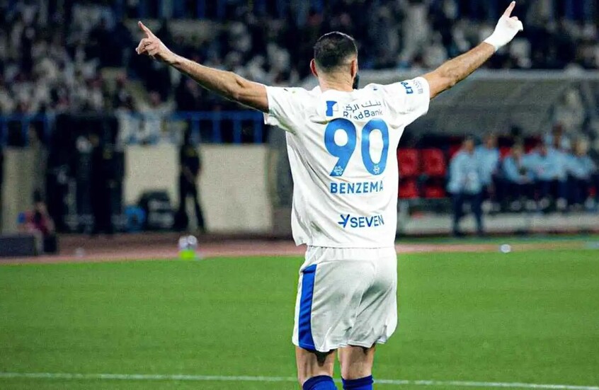 كريم بنزيما يحقق رقمين قياسيين في ظهوره الأول مع الهلال