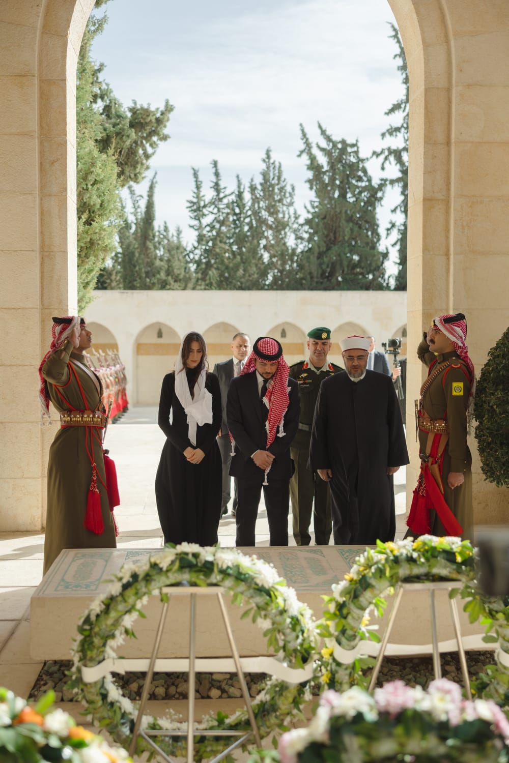 نائب الملك يزور ضريح المغفور له الملك الحسين