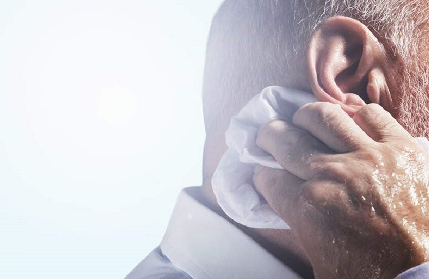 التعرق المفاجئ قد يكون علامة تحذيرية لمشكلة صحية خطيرة!