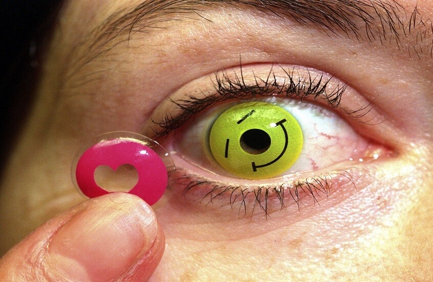 تحذير من ارتداء عدسات لاصقة ملونة دون إشراف طبي