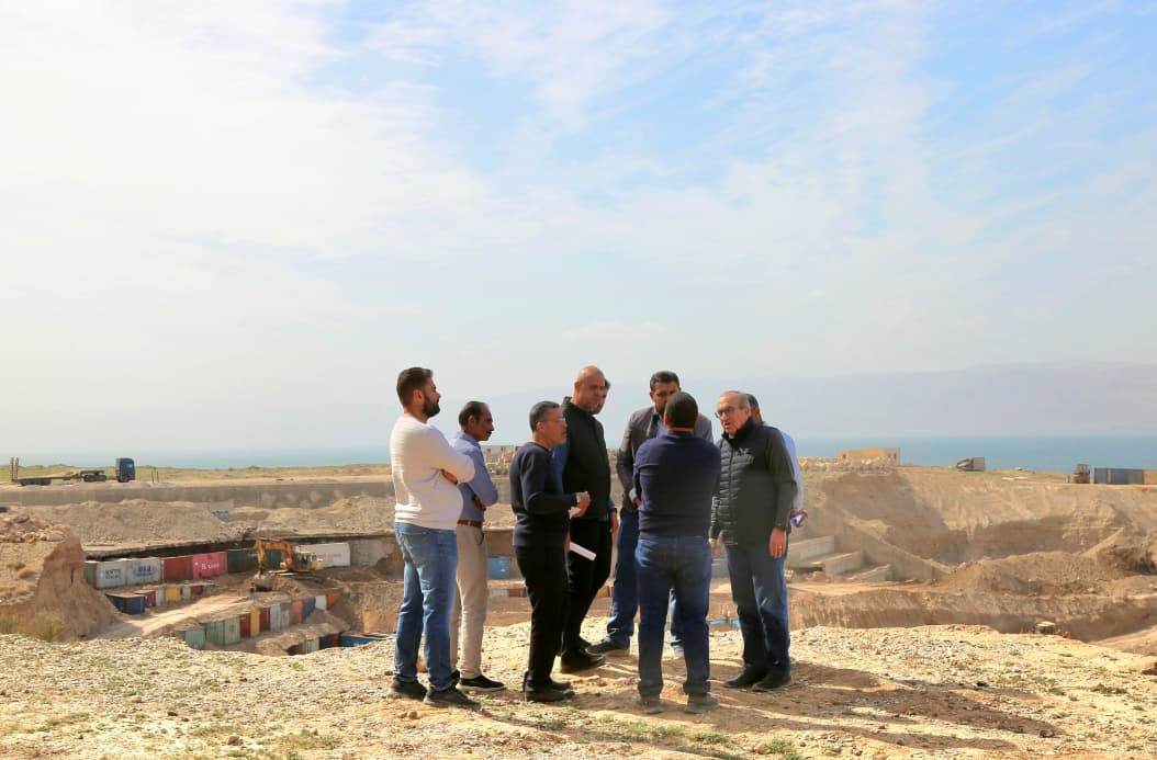 وزير الأشغال يتفقد مشاريع حمايات جسور البحر الميت