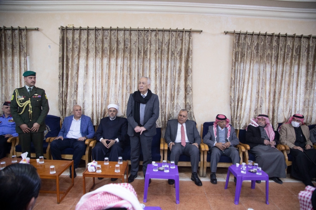 العيسوي ينقل تعازي الملك وولي العهد إلى عشائر القباعي والرشيد والجراح وعرفات