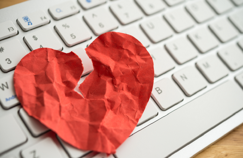 احم قلبك ومالك قبل عيد الحب.. نصائح لتجنب الوقوع في فخ الاحتيال العاطفي الرقمي