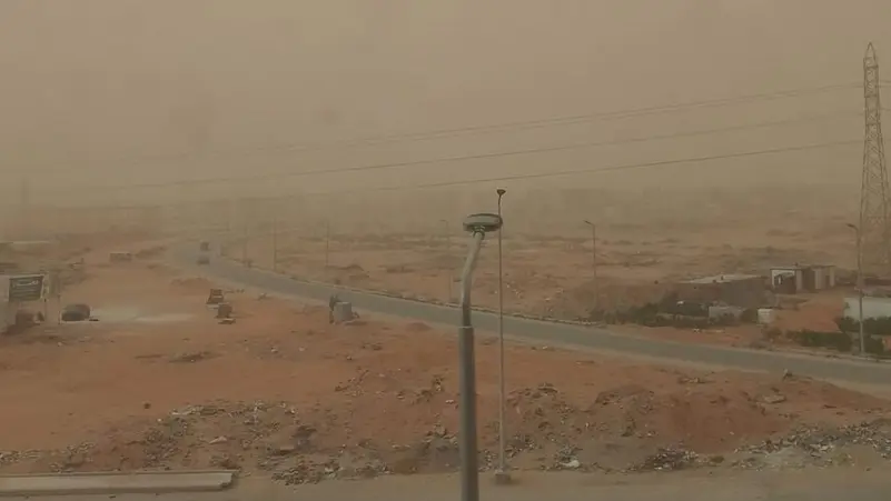 رياح الخماسين تضرب مصر.. والصحة تحذر: الزموا منازلكم