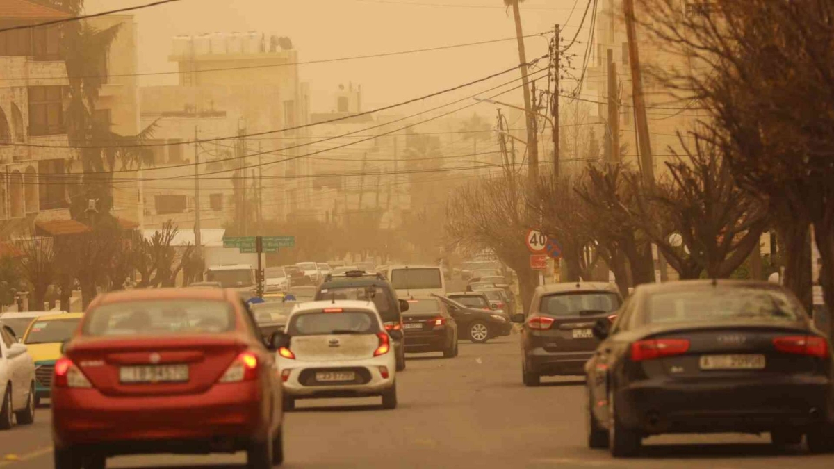تحذيرات من أجواء مغبرة وأمطار طينية في الأردن السبت