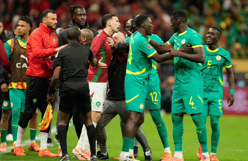 جدل مستمر.. اعتراف جديد يهز نهائي السنغال والمغرب