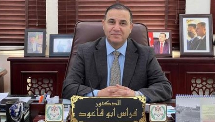 محافظ الزرقاء يؤكد ضرورة التزام التجار بسلامة الغذاء وجودته