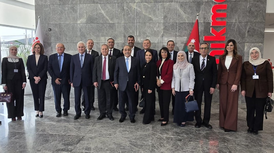 صحة الأعيان تطلع على واقع عمل شركة أدوية الحكمة