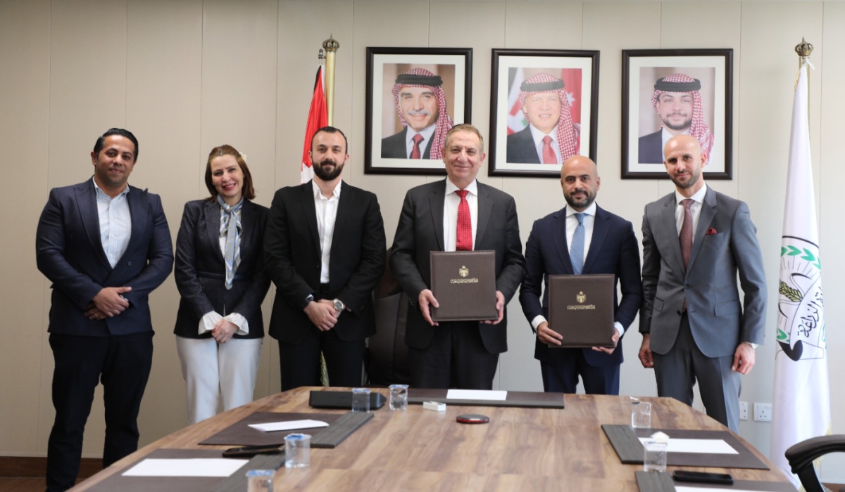 وزير الزراعة يوقع اتفاقيات دعم لمصنعين غذائيين